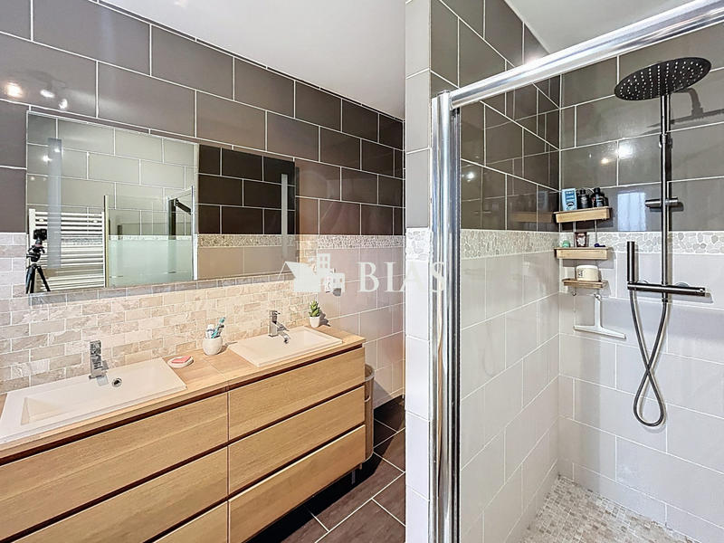 Maison contemporaine - 192 m² - 8 pièces