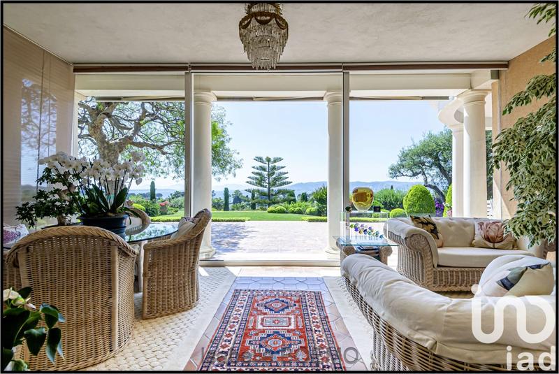 Maison - 555 m² - 15 pièces