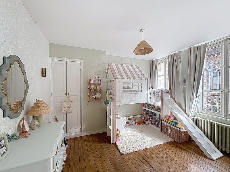 Maison - 222 m² - 9 pièces