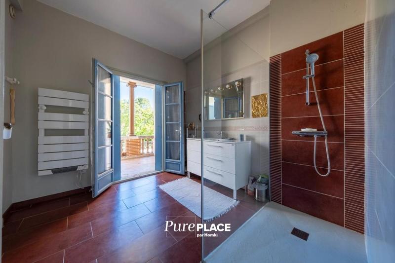 Maison - 292 m² - 9 pièces