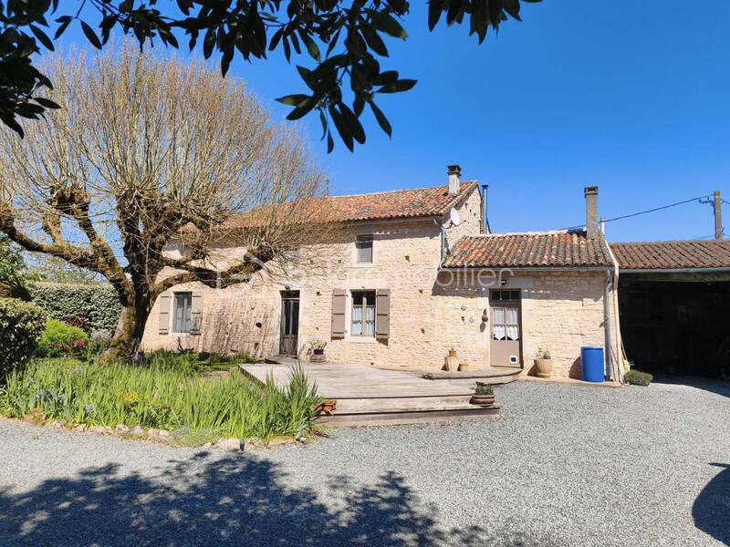 Maison de village - 274 m² - 8 pièces