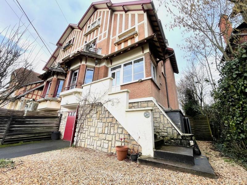 Maison d'architecte - 137 m² - 8 pièces