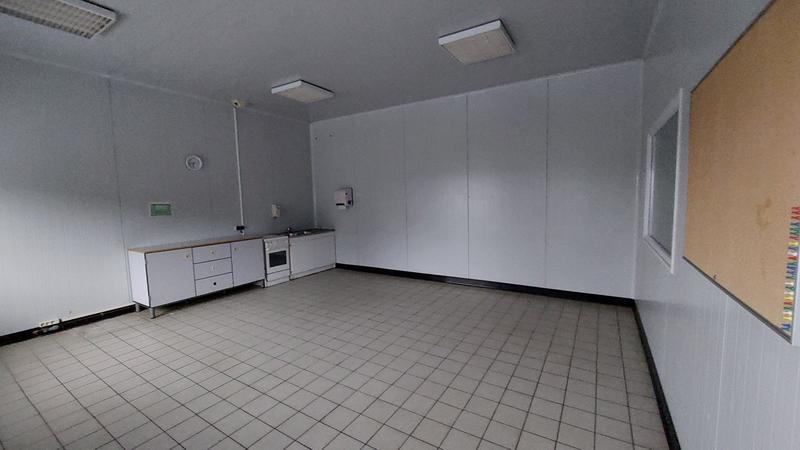 Local commercial - 3 243 m²