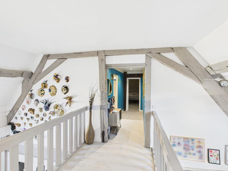 Maison - 600 m² - 7 pièces