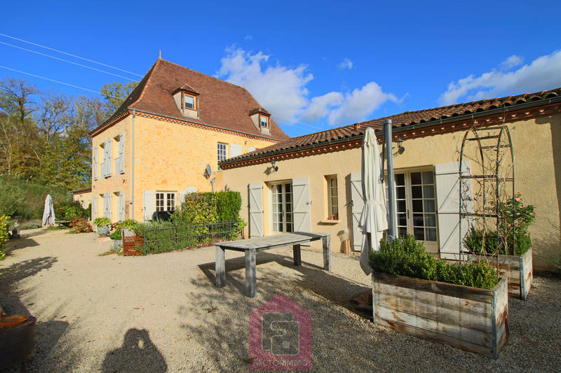 Propriété - 395 m² - 12 pièces