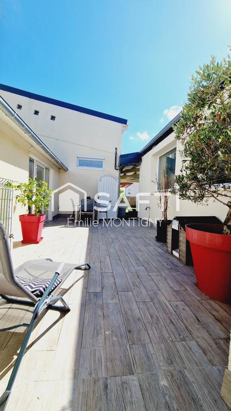 Maison - 219 m² - 9 pièces