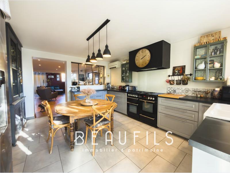 Villa - 215 m² - 10 pièces