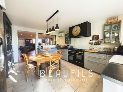 Villa - 215 m² - 10 pièces