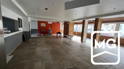 Fonds de commerce - Local commercial - 260 m²
