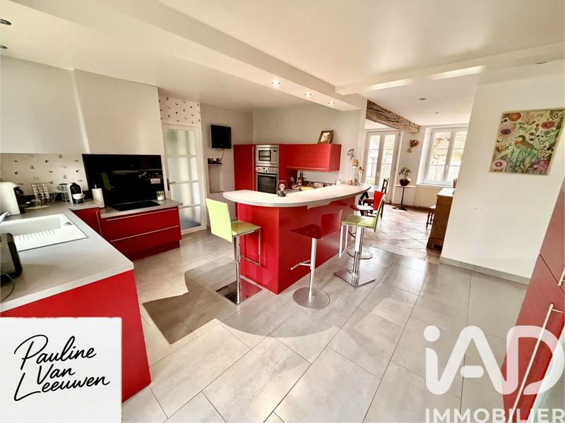 Maison - 235 m² - 8 pièces