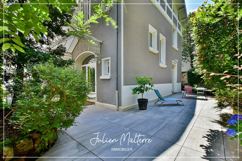 Maison bourgeoise - 211 m² - 8 pièces