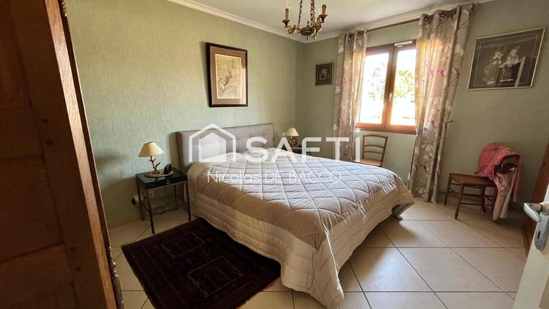 Maison - 238 m² - 7 pièces