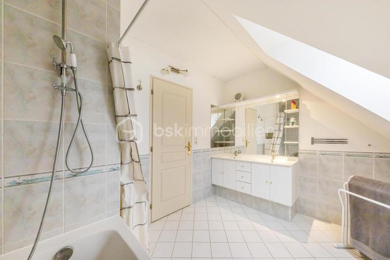 Maison traditionnelle - 123 m² - 6 pièces