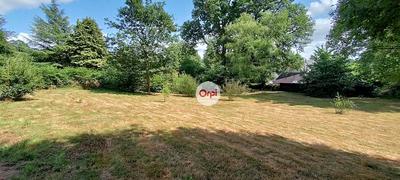 Terrain constructible - 1 600 m²