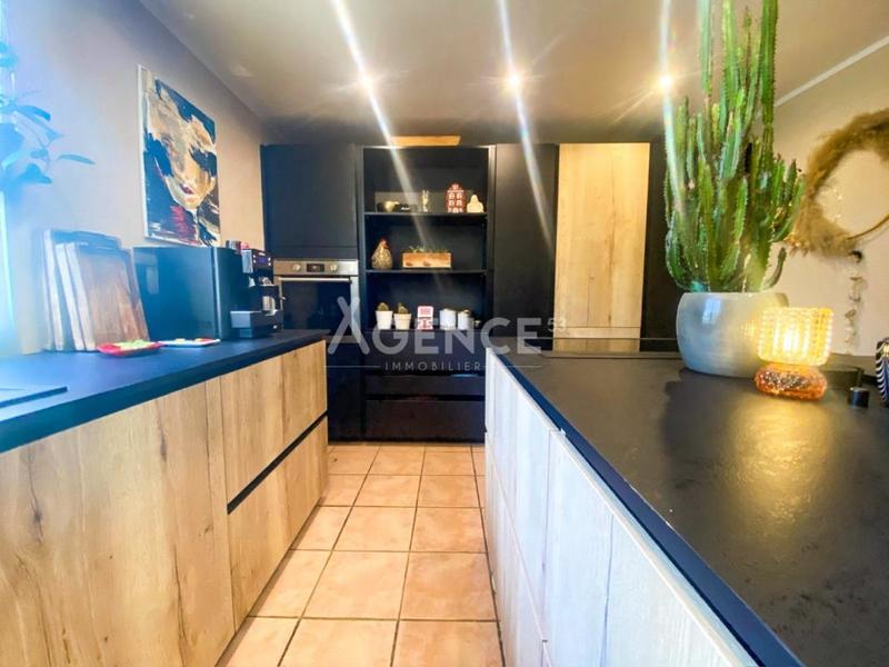 Maison - 221 m² - 7 pièces