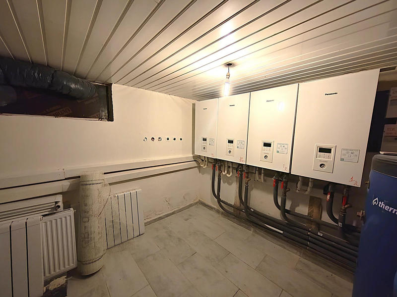 Maison - 300 m² - 16 pièces