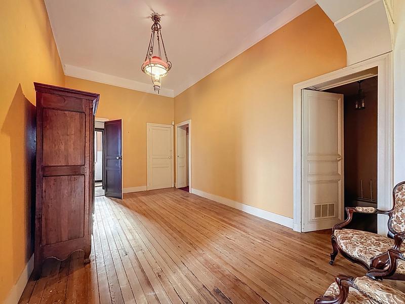 Maison - 360 m² - 7 pièces