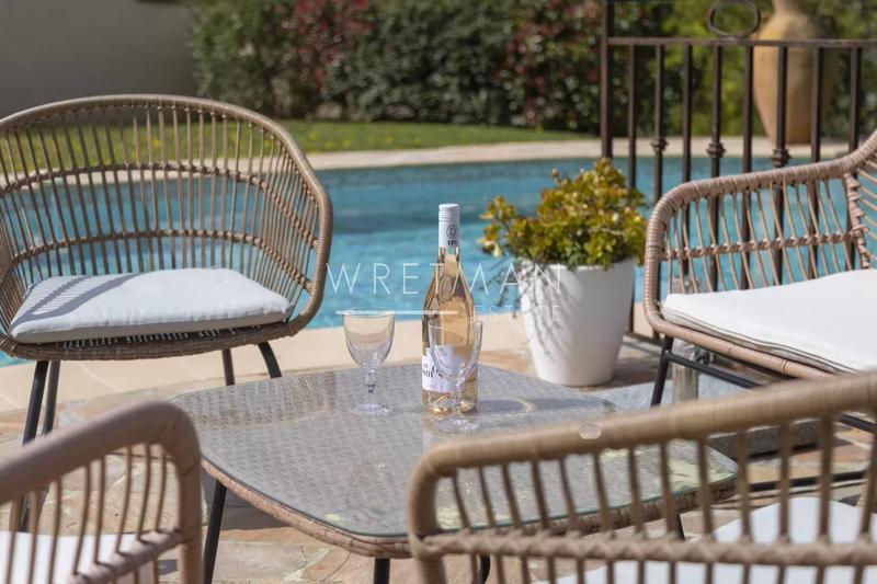 Maison - 218 m² - 8 pièces