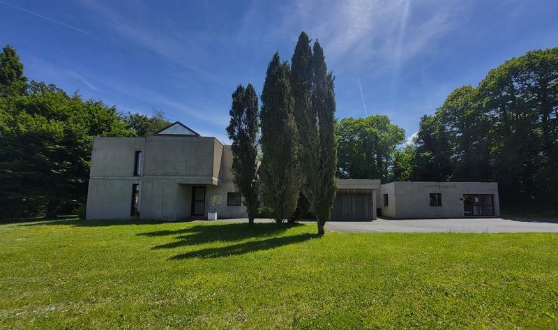 Maison - 250 m² - 11 pièces