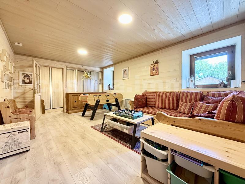 Châlet - 211 m² - 6 pièces