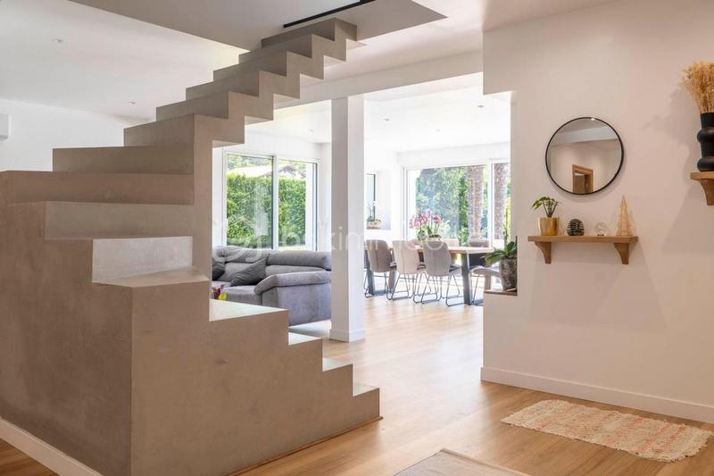 Maison - 162 m² - 5 pièces