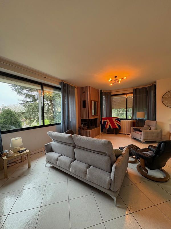 Propriété - 250 m² - 8 pièces