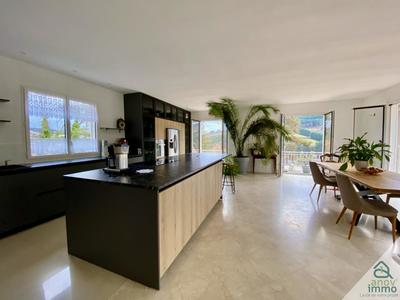 Maison - 185 m² - 7 pièces