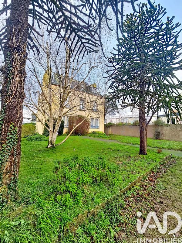 Maison - 240 m² - 11 pièces