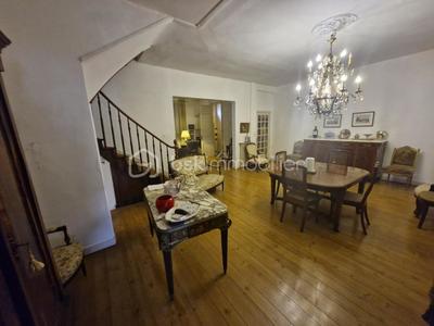 Maison traditionnelle - 163 m² - 6 pièces