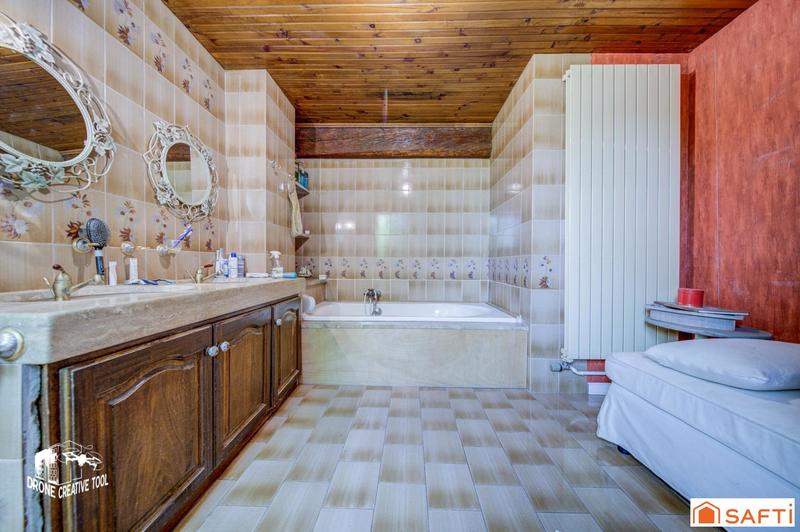 Maison - 351 m² - 14 pièces