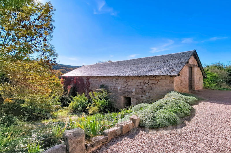 Propriété - 475 m²