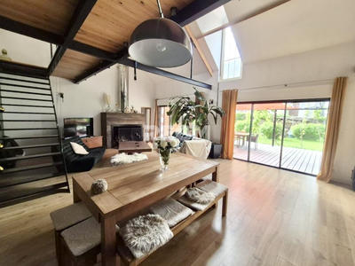 Maison - 310 m² - 8 pièces