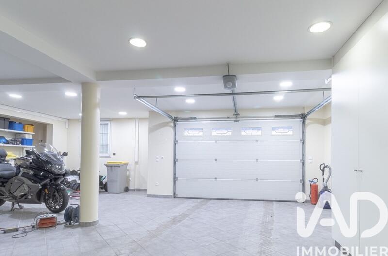 Maison - 338 m² - 10 pièces