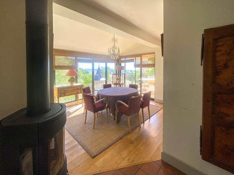 Maison - 190 m² - 8 pièces