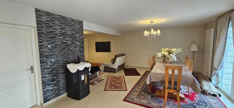 Maison - 207 m² - 7 pièces