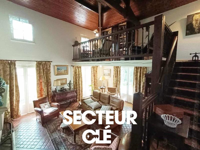 Maison - 230 m² - 5 pièces