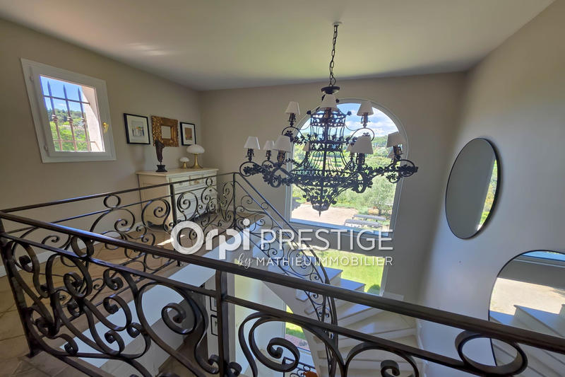 Villa - 329 m² - 12 pièces