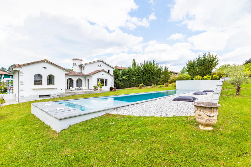 Maison - 346 m² - 6 pièces