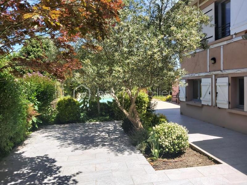 Maison de maîtres - 230 m² - 9 pièces