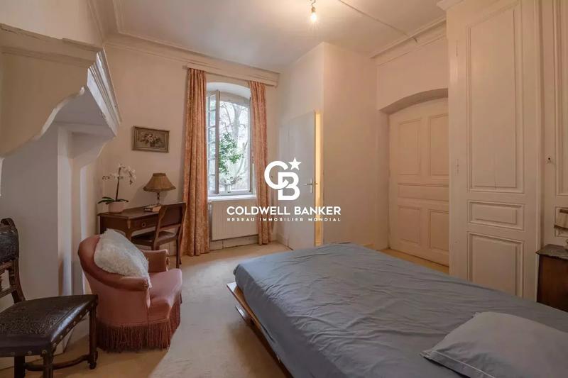 Maison - 554 m² - 15 pièces