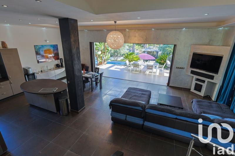 Maison - 227 m² - 7 pièces