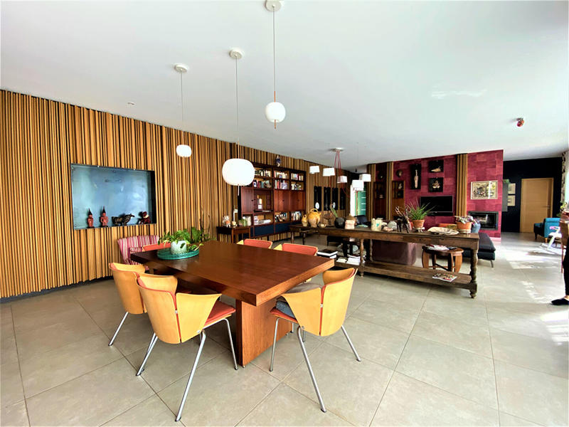 Maison - 230 m² - 7 pièces