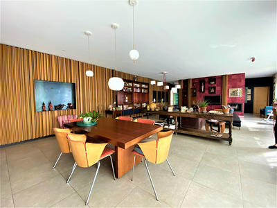 Maison - 230 m² - 7 pièces