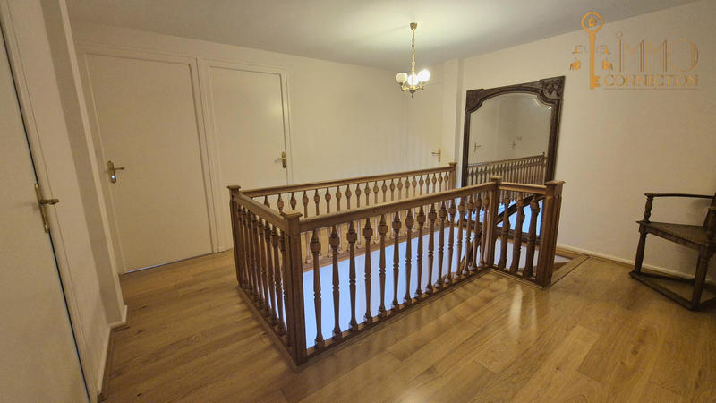 Maison - 198 m² - 7 pièces