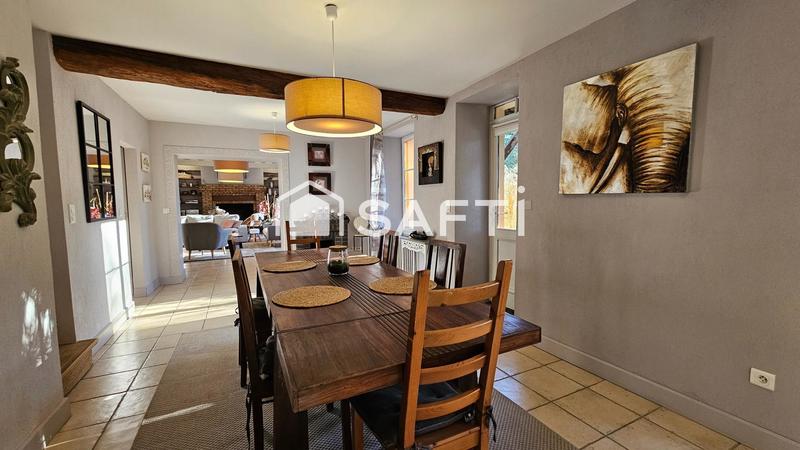 Maison - 227 m² - 8 pièces