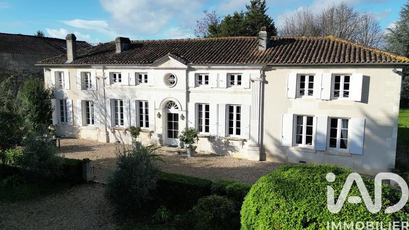 Maison - 250 m² - 10 pièces