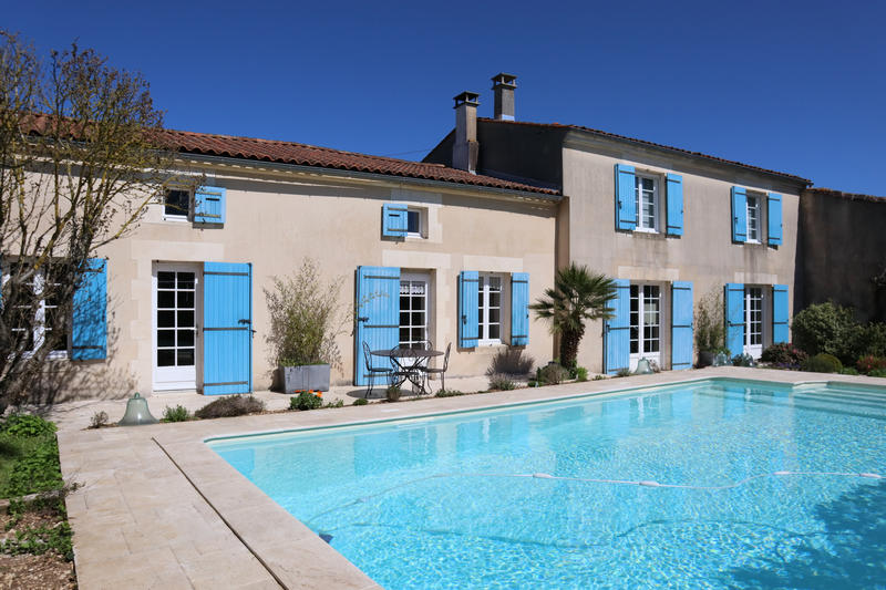 Maison - 210 m² - 6 pièces