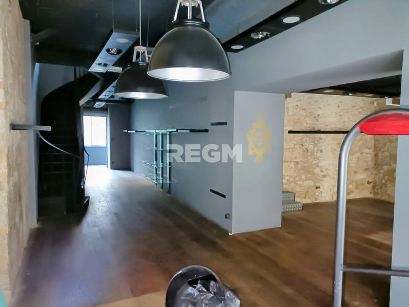 Local commercial - 310 m²