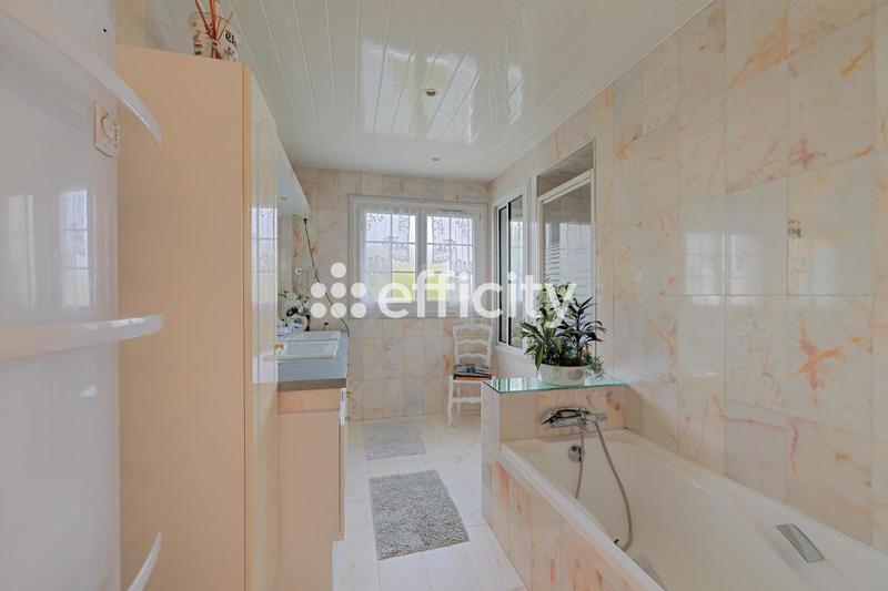 Pavillon - 222 m² - 8 pièces