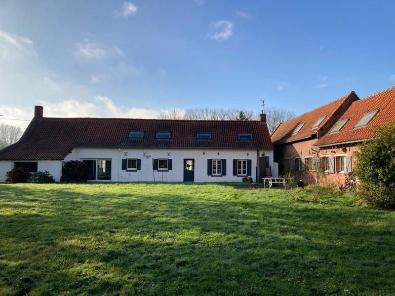 Maison - 220 m² - 7 pièces